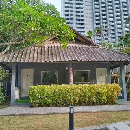 Let'S Hyde Pattaya Resort & Villas - Pool Cabanas Exterior foto