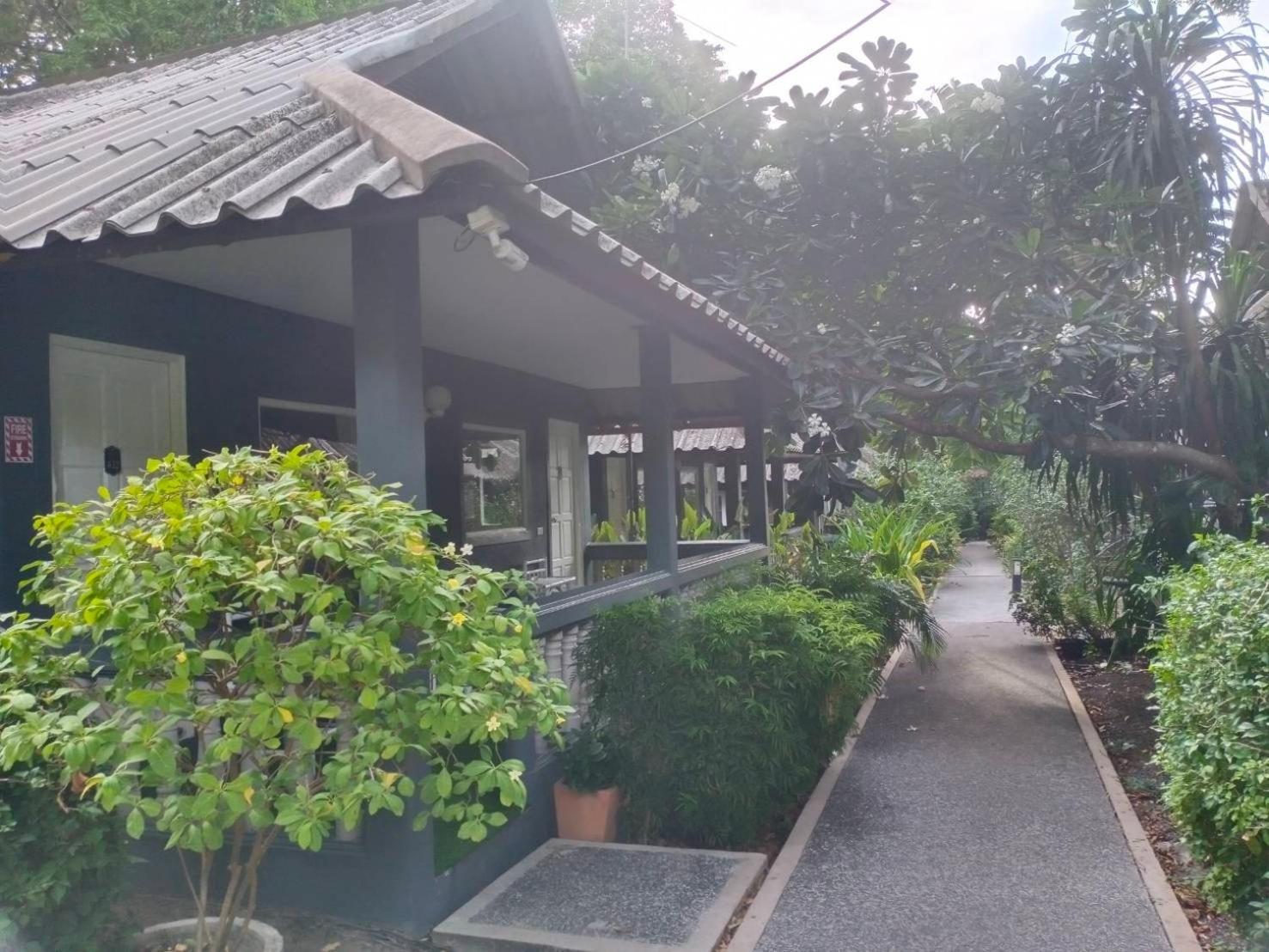 Let'S Hyde Pattaya Resort & Villas - Pool Cabanas Exterior foto